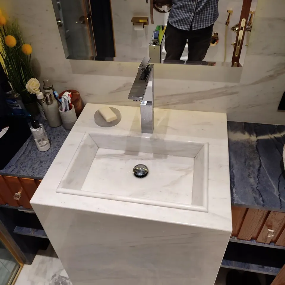 Yenilenen lavabo ve modern armatürler