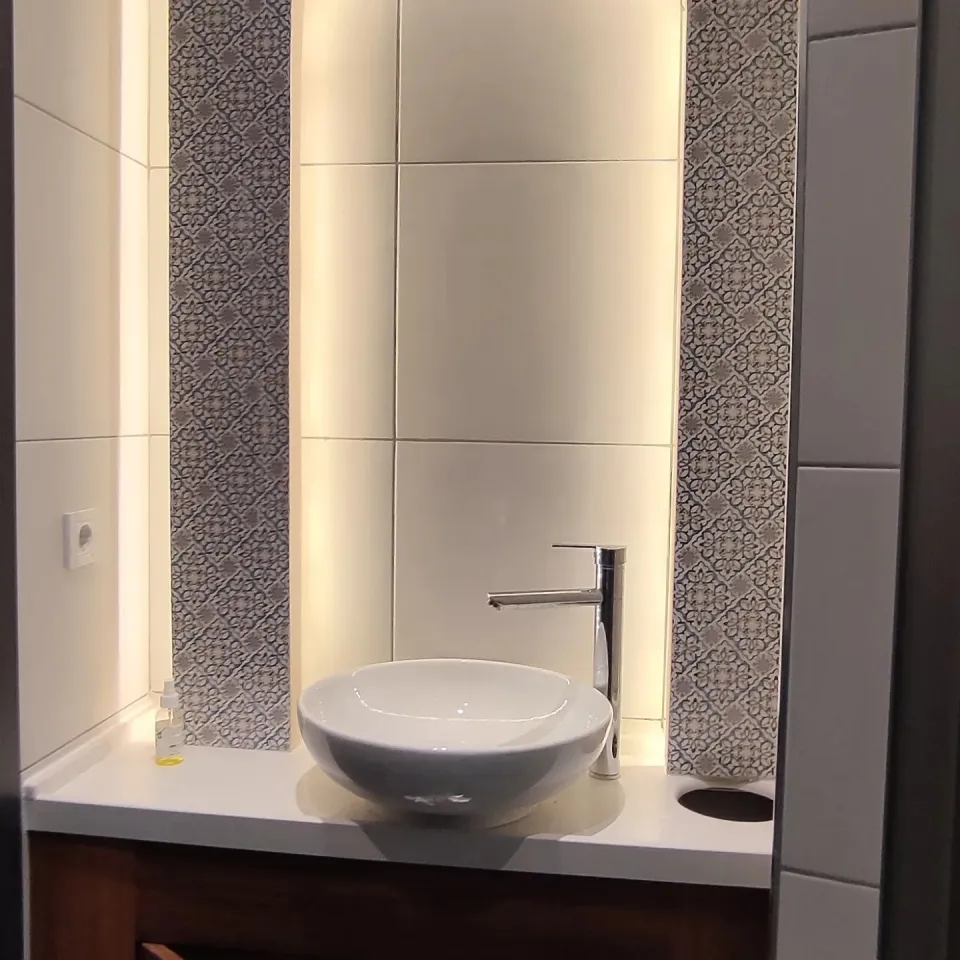 Tamamlanan lavabo tesisatı bağlantıları